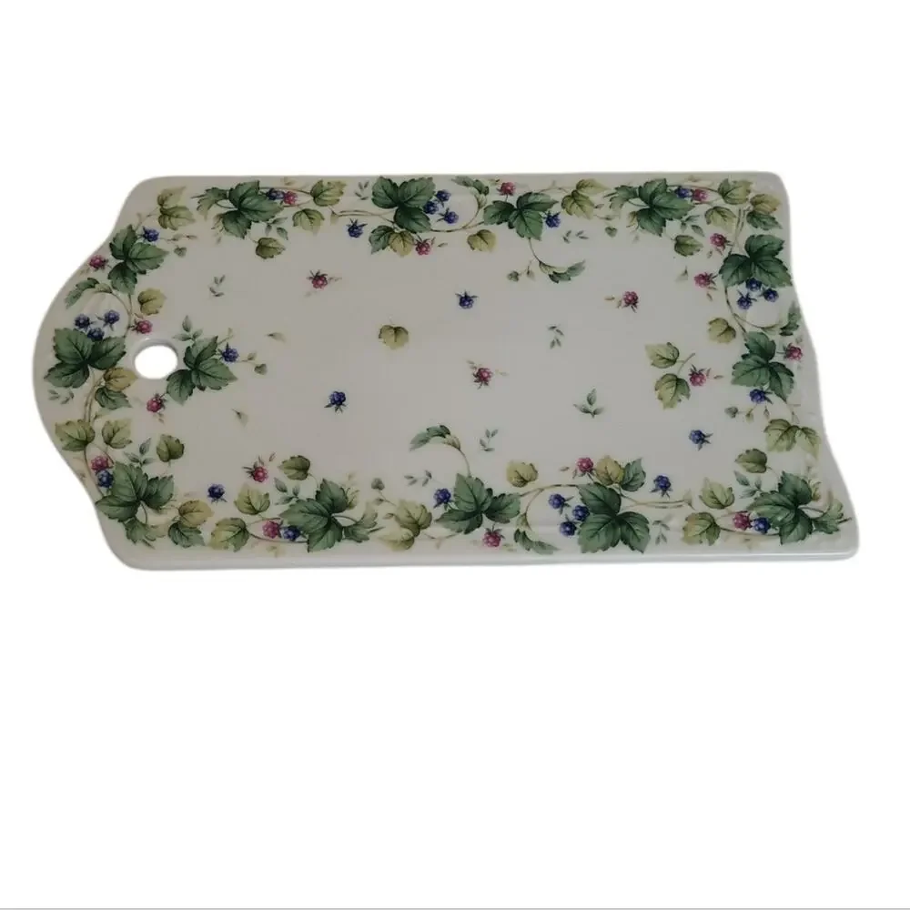 ANDREA BY SADEK Porcelain Cheese Cutting Board Berries Leaves